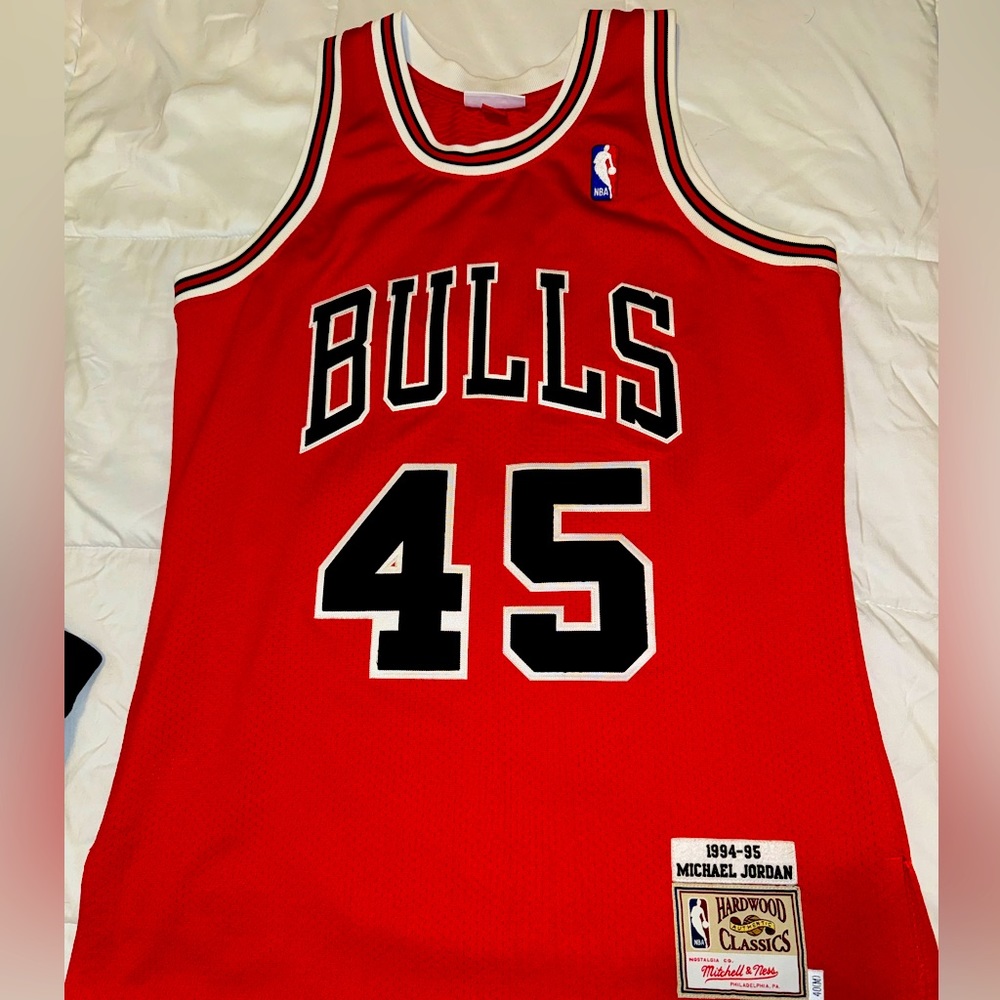 NBA MITCHELL NESS 100% AUTH JORDAN BULLS #45 ROAD JERSEY 23
